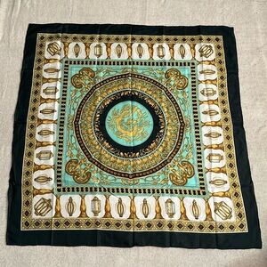 Vintage silk scarf, roughly 32 x 32“